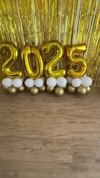 2025 bal&otilde;es dourados celebra&ccedil;&atilde;o ano novo 
