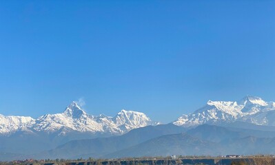 Fototapeta premium Stunning ice-covered mountains with a beautiful sunny day view.