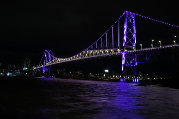 Obraz premium Ponte Hercílio Luz Florianópolis Iluminada 2024