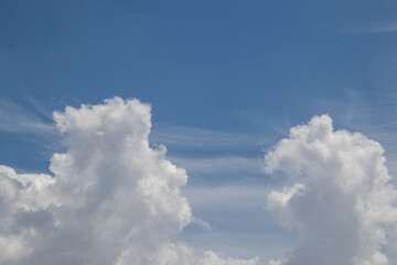 Obraz premium Cloudscape in blue and white in horizontal format for background use