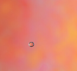 連なって落下する水滴