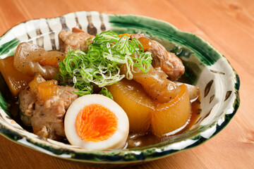 豚軟骨と大根の煮物