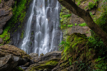 
Khlong Lan Waterfall is one of the most beautiful and grand waterfalls in Thailand. The area above the cliff of the waterfall is a wide plain. Below the waterfall is a large pool where you can swim. 