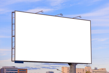Obraz premium White billboard along the highway. Background for design and advertising. 