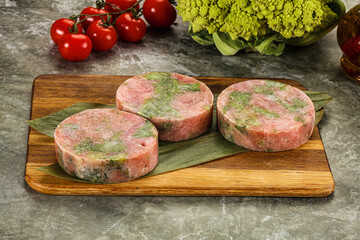 Raw Tuna medallion with broccoli