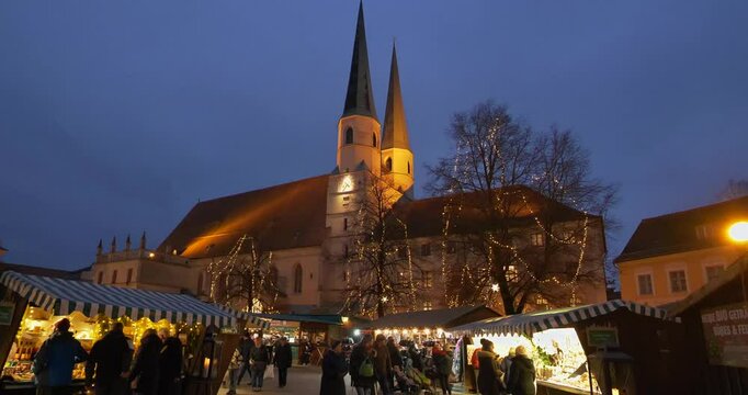Christkindlmarkt auf dem Kapellplatz, Alt&ouml;tting, Bayern, Deutschland