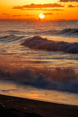 茅ヶ崎海岸の日出、烏帽子岩と波濤