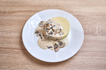 Creamy Mushroom Sauce with Mashed Potatoes