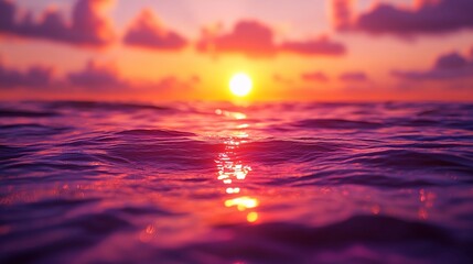 Obraz premium Serene Sunset Over Ocean Waves with Vibrant Purple Sky Reflection