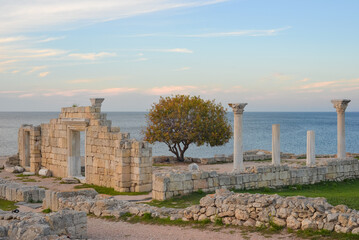 Obraz premium Ancient columns, ruins of Chersonese Tauride, Sevastopol, Crimea, Russia