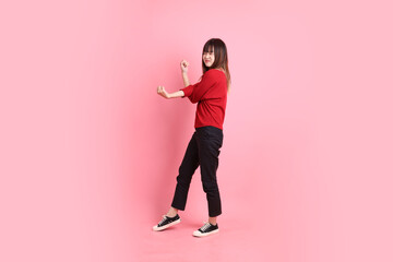 20s woman in red t-shirt