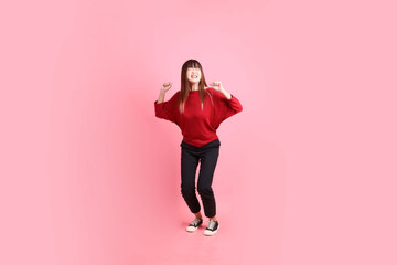 20s woman in red t-shirt