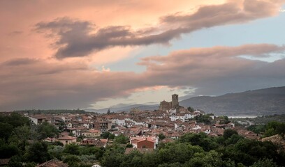 Naklejka premium Panoramic view of the village of Hervas in Caceres at sunset. Spain