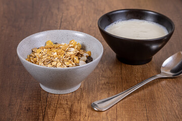 yogurt with cereal