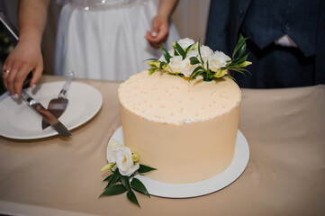 Elegant Wedding Cake with Floral Accents