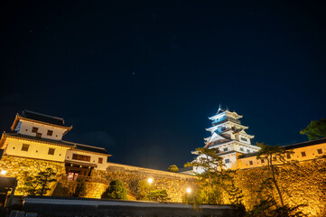 ライトアップされた今治城