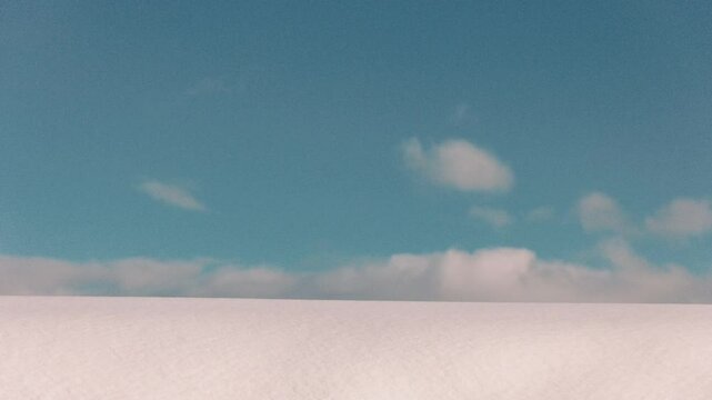 雪原と空