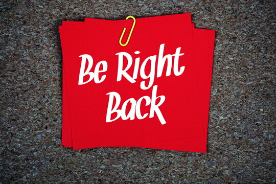 Be Right Back text message on stick note on cork paper background