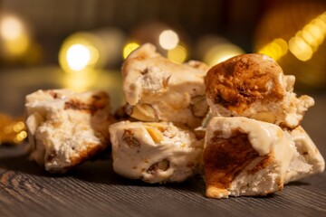 Nahaufnahme von französischem Nougat von einer Nougaterie im Elsass