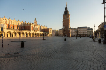 Naklejka premium Krakow, Poland - 04.09.2020: the market hall, tower and the empty Market Square during golden hour
