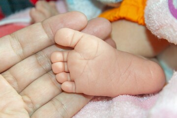 赤ちゃんの足