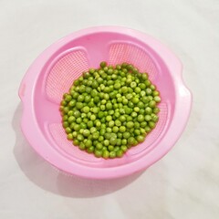 green peas in a bowl