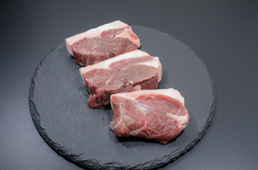 ラムももカットステーキ用（らんぷ）