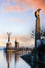 Konstanz am Bodensee, Abendstimmung mit Kluturdenkmal Imperia