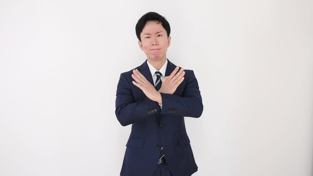 バツのポーズするアジア人のビジネスマン