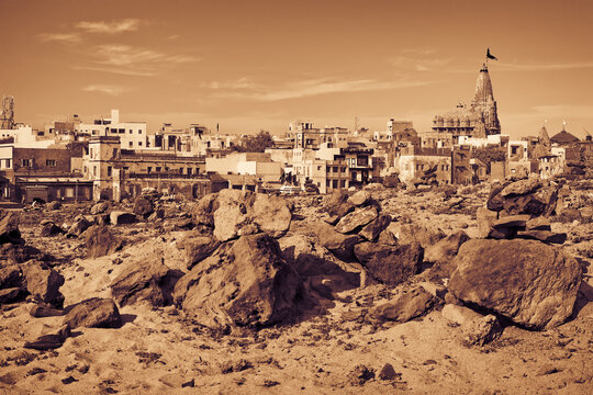 Gomti Ghat and Hindu temple Shree Dwarkadhish. View from other side of the river Gomti. Dwarka, Gujarat, India