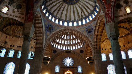 Obraz premium The Blue Mosque in Istanbul: Examine the architectural and cultural importance of the Blue Mosque (Sultan Ahmed Mosque) in Istanbul. ai