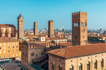 Fototapeta premium Aerial view of Piazza Maggiore in Bologna old town, Emilia Romagna, Italy, with historic architecture, Palazzo del Podesta and towers at sunrise. Italian cityscape. Travel destination in Europe