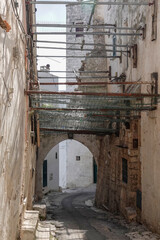 Gasse in der Altstadt von Ostuni, Apulien