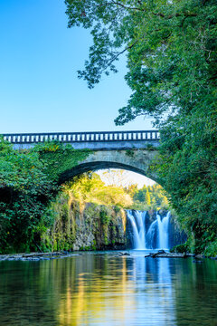 秋の金山橋と板井手の滝　鹿児島県姶良市　Autumn Kinzan Bridge and Itaide Falls. Kagoshima Pref, Aira City.