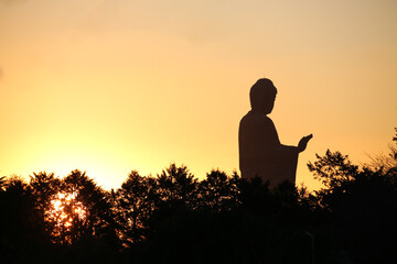 日出と大仏