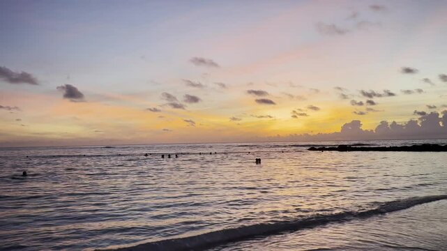 Amanecer en alg&uacute;n lugar del mundo, rodeado de la naturaleza de Dios