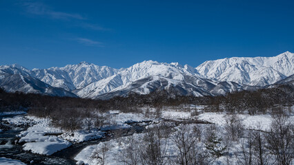 冬の北アルプス　青空と山並み 長野県白馬村