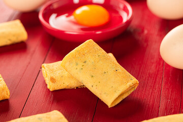 Egg roll ，A Chinese snack: Chicken rolls biscuits