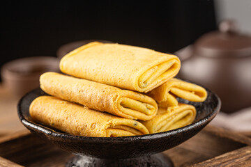 Egg roll ，A Chinese snack: Chicken rolls biscuits