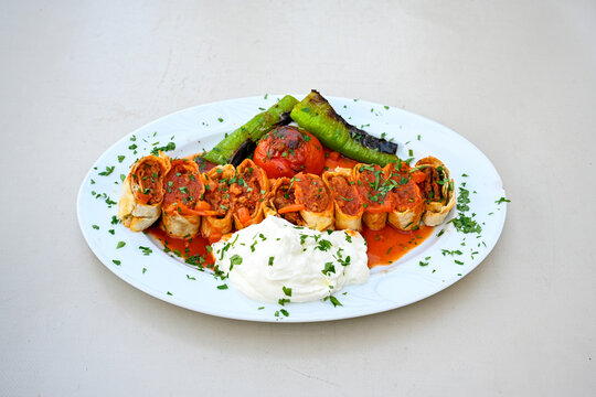 Famous Urfa meat liver, ciger wrapped by lavash with roasted chili pepper, onion and sauce in Sanliurfa, Turkey. Kuzu et ciger sis. Izgara dana bonfile, cop sis, kuzu pirzola. Karisik kebap, beyti keb