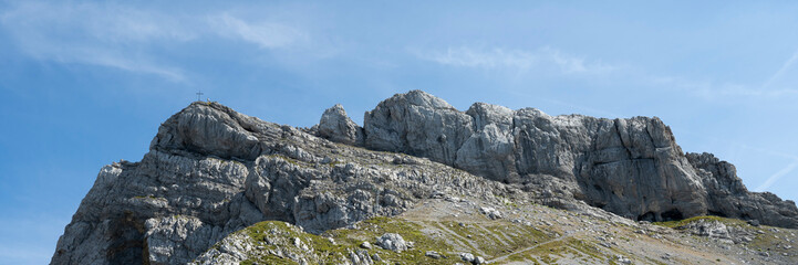 Gipfelkreuz auf der westlichen Karwendelspitze, Karwendelgebirge, Mittenwald, Werdenfelser Land, Oberbayern, Bayern, Deutschland, Europa