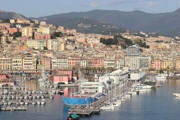 panorama sur le port et la ville de Gênes en Italie