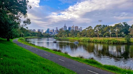 Fototapeta premium Yara river skyline in Melbourne