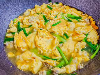 Thai omelet soup with minced pork.