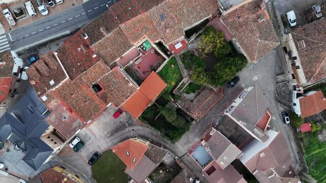 Pueblo desde drone por la noche