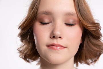 Fototapeta premium A stunningly glistening beauty portrait featuring mesmerizing glitter makeup artistry