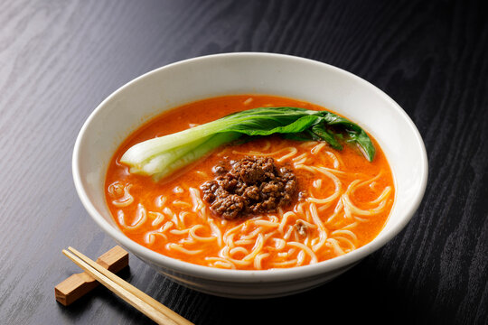 たんたんめん」の写真素材 | 199,291件の無料イラスト画像 | Adobe Stock