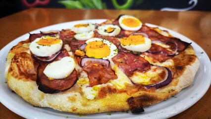 pizza with eggs 