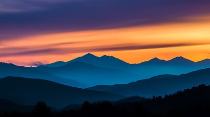 Obraz premium Silhouette of a Mountain: Photograph a silhouette of a mountain range against a dramatic sunset