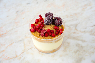 Close-up of homemade mug cakes with protein topping. Tek kisilik, adet yas pasta. Red velvet, Profiterol, meyveli, krokanli, frambuazli,  cikolatali yas pasta. Dogum gunu pastasi. Cilekli, frambuazli.